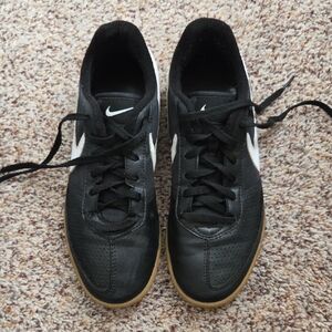 Nike Men's Black and White Indoor Soccer or Futsal Shoes with Tan Sole Size 6